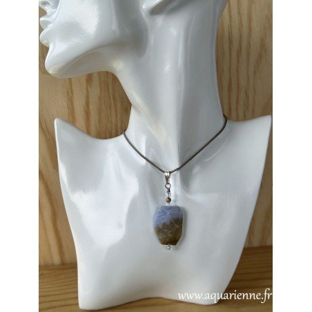 Pendentif en Calcédoine bleue 'Communication'. Bijou création, en édition limitée.