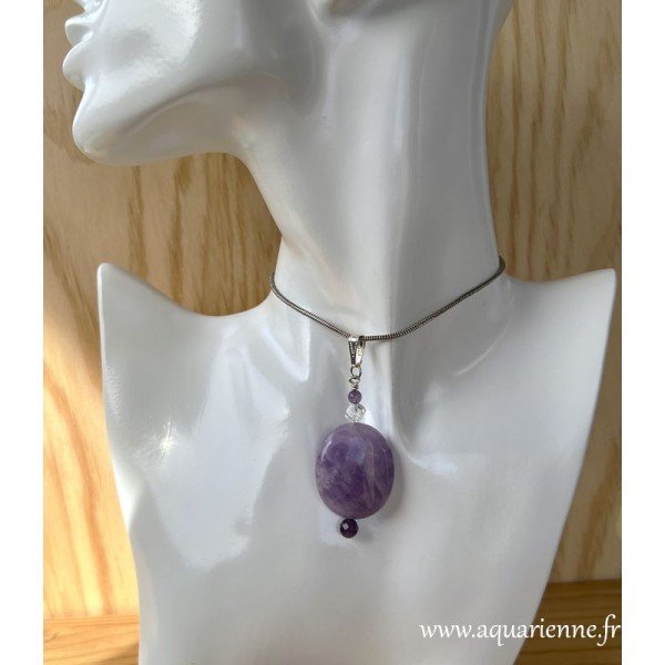 Élégance et équilibre incarnés avec ce pendentif en Améthyste de notre collection Euphoria. Pièce unique.
