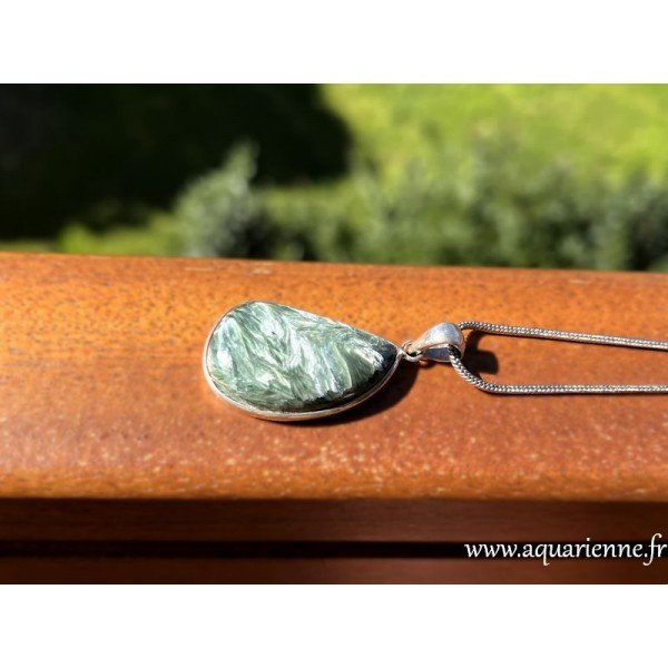 Harmonisez votre chakra du cœur avec la Séraphinite. Pendentif argent 925 et séraphinite. Bijou pièce unique.