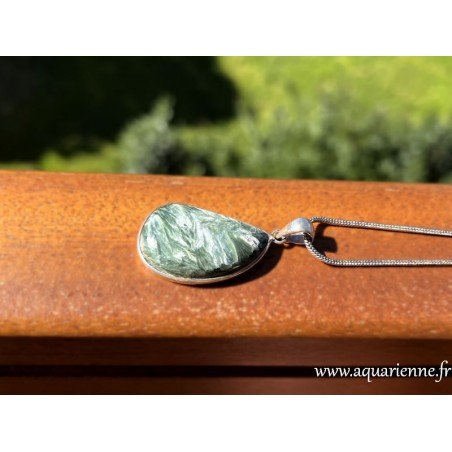 Harmonisez votre chakra du cœur avec la Séraphinite. Pendentif argent 925 et séraphinite. Bijou pièce unique.