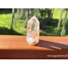 Pointe quartz à inclusions d'hématite de 7 cm de haut, pesant 74g. Énergie naturelle. Pièce unique.
