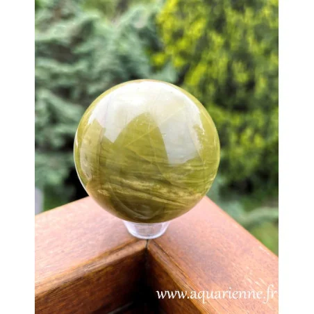 Sphère en Opale verte de Madagascar. Apaisante, équilibre émotionnel. Livraison rapide, qualité garantie.