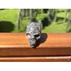 Crâne en Libérite de 5 cm,  taillé et poli main. La libérite est une pierre de résilience. Pièce unique.