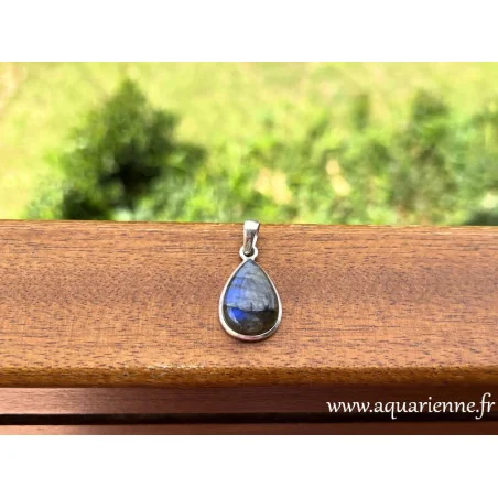Pendentif Argent 925 et Labradorite à reflets bleutés. Bijou pièce unique, idée cadeau à offrir ou à s'offrir.