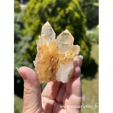 Druse naturelle de quartz céleste doré. Pierre de perspicacité, facilite l'accès aux annales akashiques.