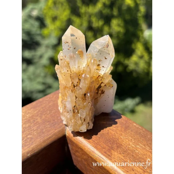 Pièce unique que vous pouvez acheter dès maintenant. Druse naturelle de quartz céleste doré de Madagascar.