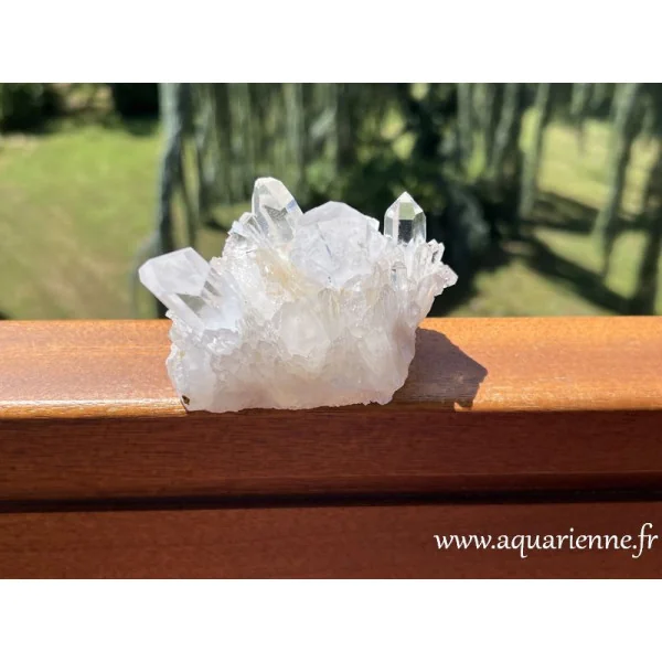 Druse de Quartz Céleste aussi appelé Quartz Ananas. Lumineux amas de pointes cristallines, pour décoration et lithothérapie.