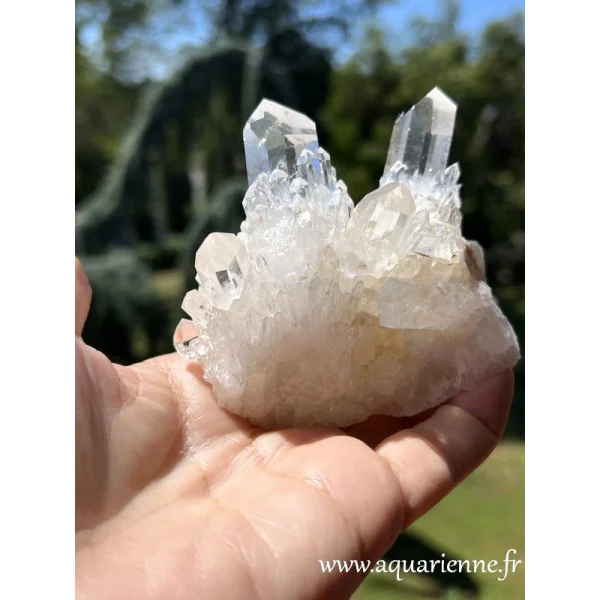 Quartz céleste. Druse naturelle brute de quartz céleste blanc de Madagascar. Pièce unique.