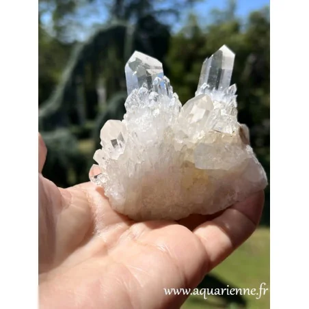 Quartz céleste. Druse naturelle brute de quartz céleste blanc de Madagascar. Pièce unique.