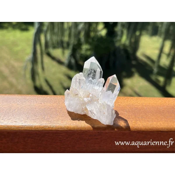 Quartz céleste brut de Madagascar. Pierre naturelle connue pour faciliter la connexion avec les plans célestes.