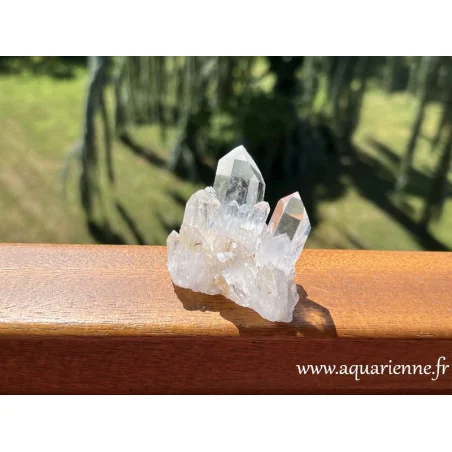 Quartz céleste brut de Madagascar. Pierre naturelle connue pour faciliter la connexion avec les plans célestes.
