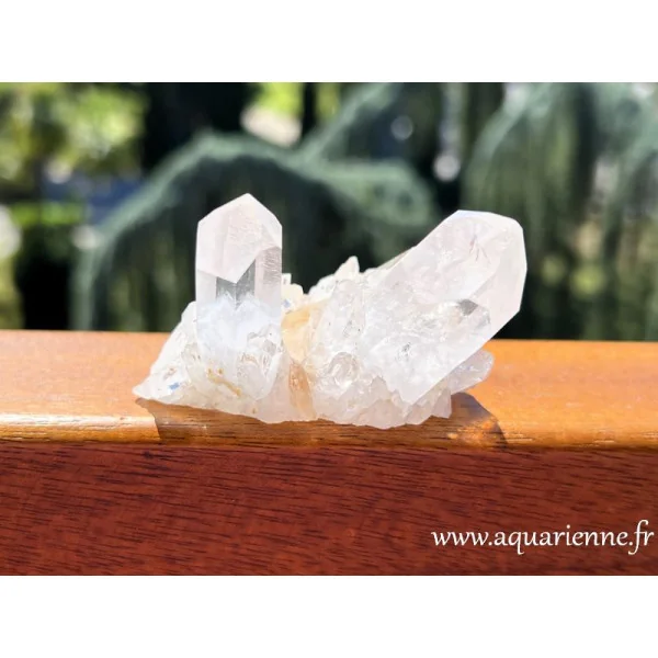 Druse de quartz céleste de Madagascar. Pierre brute de 6 cm de haut, pesant 80g. Pièce unique.