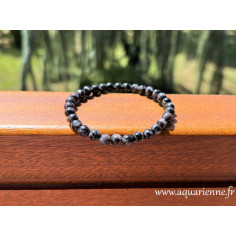 Bracelet en perles de Gabbro Indigo, pierre aussi nommée Merlinite Mystique. Ancrage, intuition, créativité.