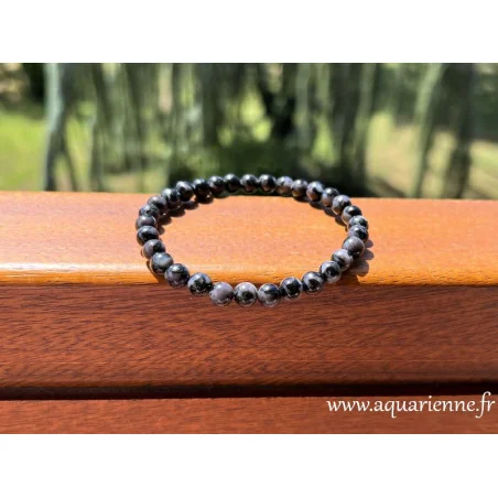 Bracelet en perles de Gabbro Indigo, pierre aussi nommée Merlinite Mystique. Ancrage, intuition, créativité.