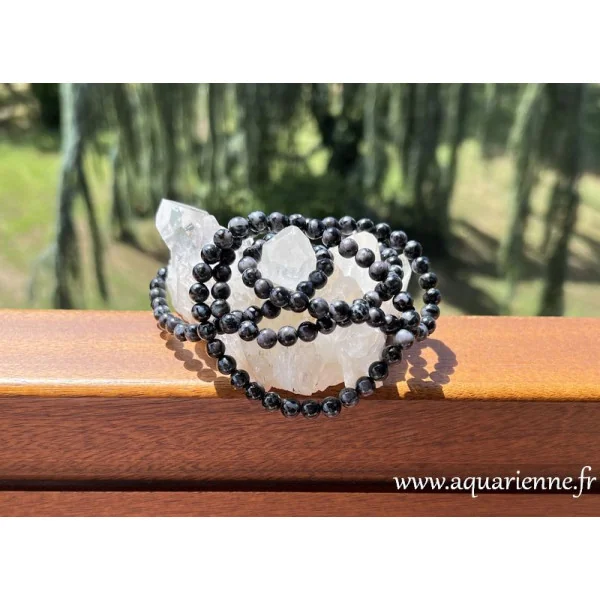 Gabbro Indigo ou Merlinite Mystique. Bracelet boules de gabbro indigo, qualité A+ (élevée).