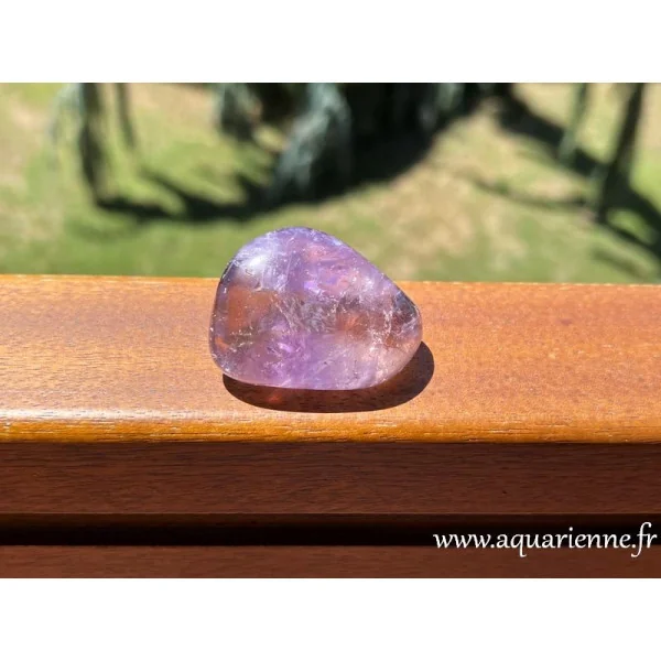 Pierre roulée d'Amétrine de Bolivie. . Alliance naturelle d'améthyste et de citrine, l'Amétrine est une pierre rare.