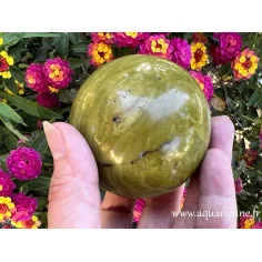 Opale verte de Madagascar, boule polie main ø65mm. L'opale verte, pour ceux qui sont sensibles, subissent un stress excessif