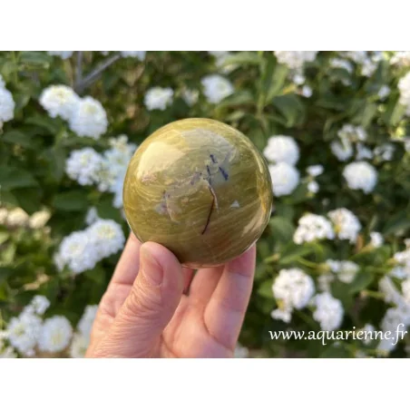 Sphère opale verte de Madagascar. Apaisante, équilibre émotionnel, abondance. Pièce unique, idée cadeau à offrir ou à s'offrir.