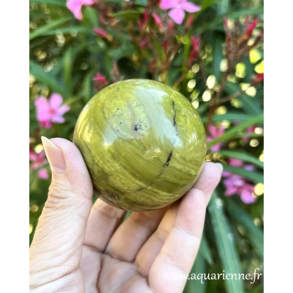 Opale verte de Madagascar. Sphère opale verte : Vertus & Utilisations | Boutique lithothérapie