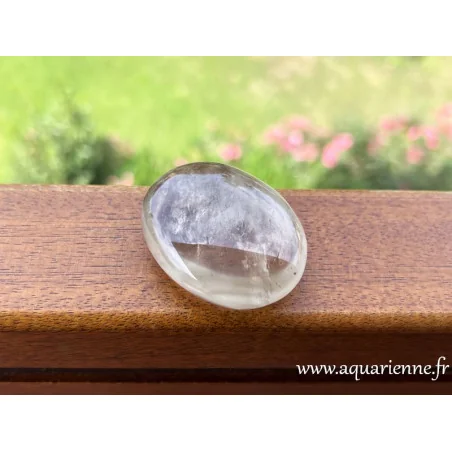 Galet de quartz fumé de Madagascar : 5 cm|53g. Le quartz fumé est une puissante pierre d'ancrage et de protection. Pièce unique.