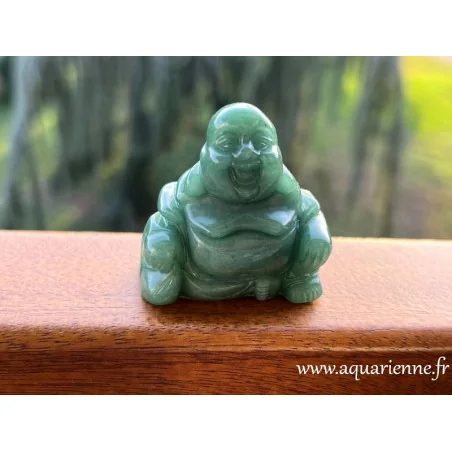 Figurine de Bouddha rieur assis en Aventurine verte : 4,8 cm | 72g. Attirez plus de chance et de joie dans votre vie.