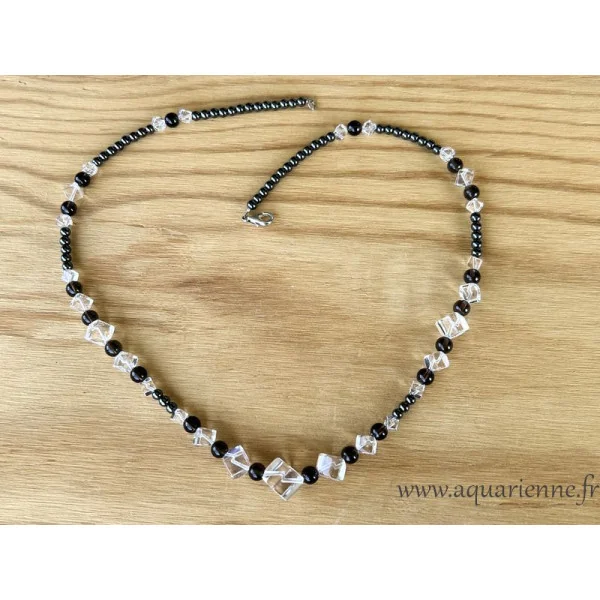 Ancrage et protection avec le collier Trésor d'ancrage, en pierres naturelles. Bijou création Aquarienne, pièce unique.