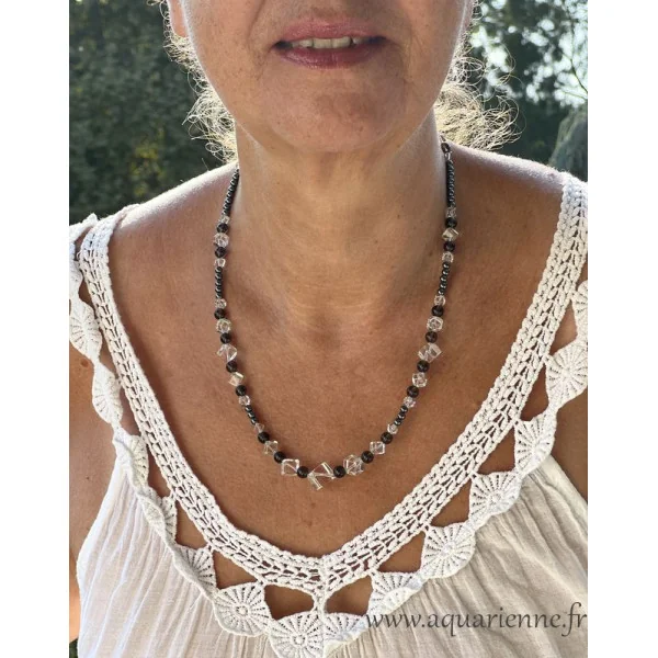 Collier "Trésor d'ancrage" pour vous vous entourez de l'énergie harmonieuse et protectrice des pierres naturelles.