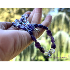 Collier "Élévation" : grains d'améthyste rubanée, cubes de cristal de roche, perles facettées de cristal swarovski.