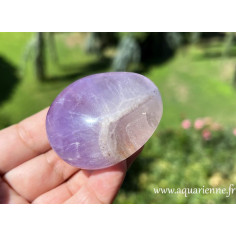 Améthyste chevron de Madagascar, galet de 5,4 cm pesant 79g. Sérénité, protection spirituelle. Pièce unique.
