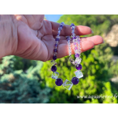 Collier "Namasté", pièce unique composé de cristal de roche et d'améthyste. Bijou énergétique à offrir ou à s'offrir.