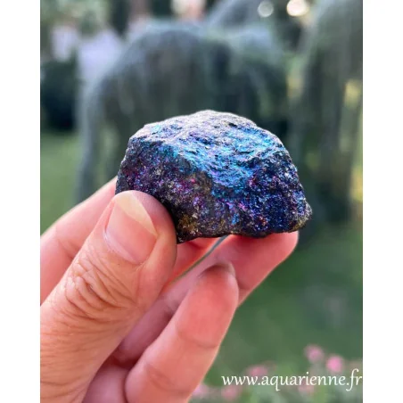 Chalcopyrite irisée 116g: éclat d'arc-en-ciel mexicain ! Pierre dynamisante pour l’esprit et très décorative.