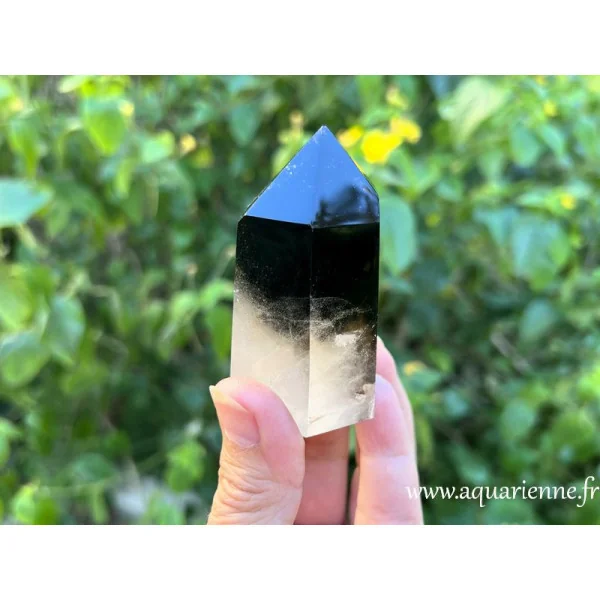 Pointe quartz fantôme Morion. Ce spécimen unique, repoli à la main, mesure 7,3 cm de hauteur pour 199g.