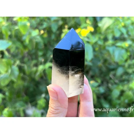 Pointe quartz fantôme Morion. Ce spécimen unique, repoli à la main, mesure 7,3 cm de hauteur pour 199g.