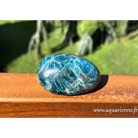 Galet en Apatite bleue de 268g, tel que sur les photos. Pour inspiration, motivation, détermination, méditation.