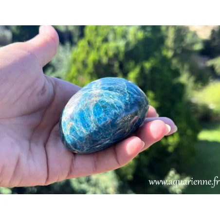 Galet en apatite bleue de Madagascar - Inspirez-vous, trouvez la motivation et la détermination pour atteindre vos objectifs.
