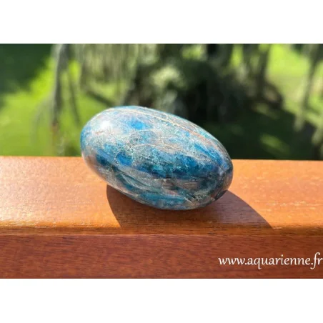 Galet en apatite bleue de Madagascar - Inspirez-vous, trouvez la motivation et la détermination pour atteindre vos objectifs.