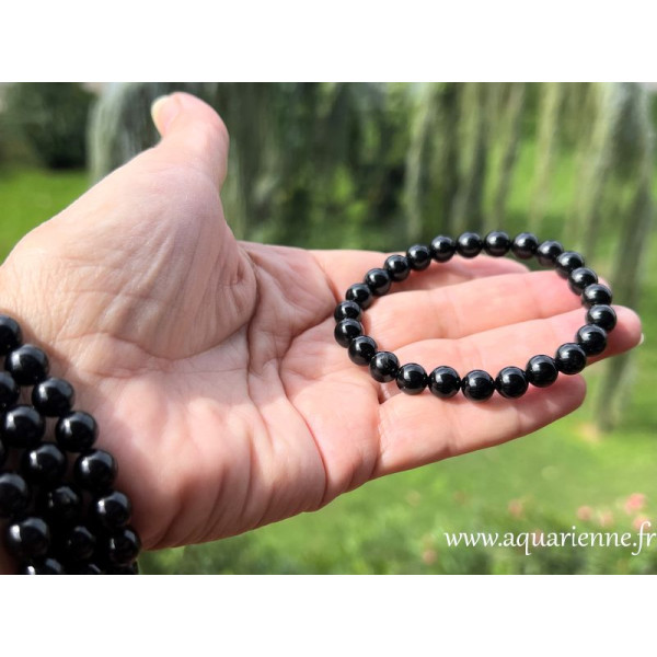 Perles boules 8 mm Tourmaline noire qualité A, pour ce bracelet élastiqué. Ancrage, protection énergétique et électromagnétique