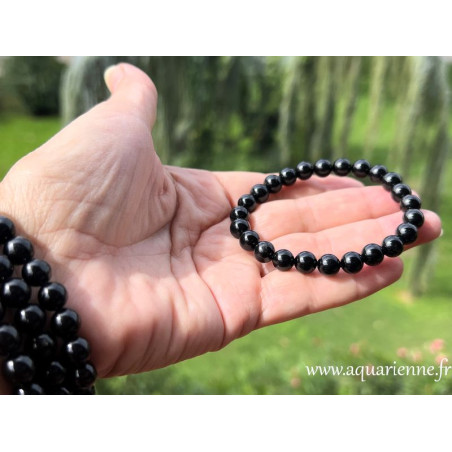 Perles boules 8 mm Tourmaline noire qualité A, pour ce bracelet élastiqué. Ancrage, protection énergétique et électromagnétique