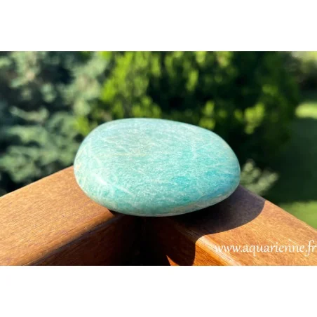 Amazonite de Madagascar, galet poli main : 217g - 8cm. Calme les angoisses et les chocs émotionnels. Pièce unique.