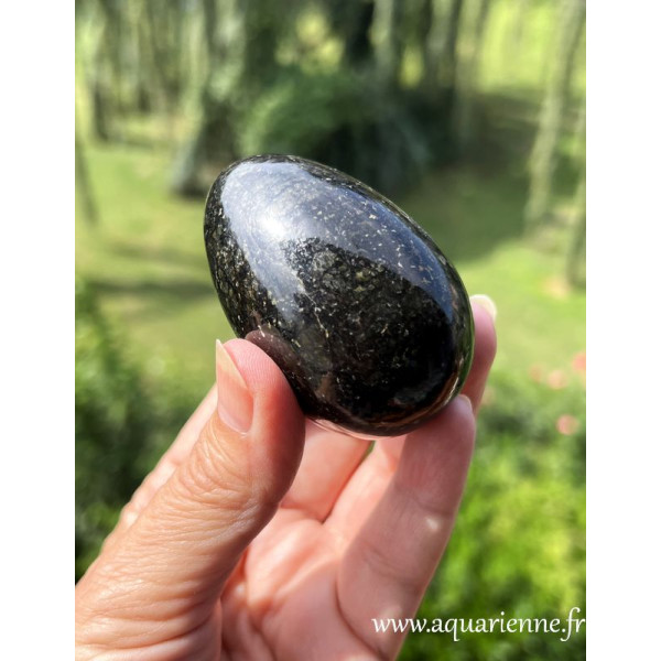 Ajouter un oeuf de coppernite dans votre salon ou votre bureau revitalise les énergies de vos espaces.