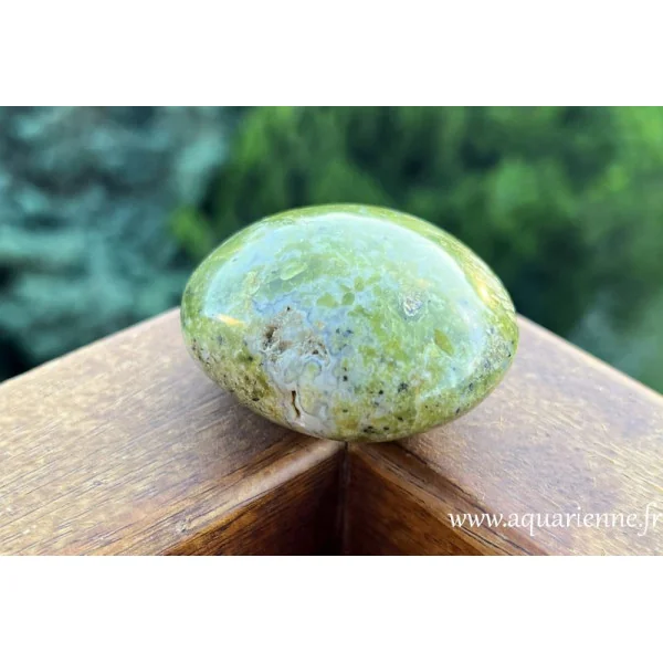 Galet opale verte de Madagascar. Apaisante, équilibre émotionnel, abondance. Pièce unique, commandez dès maintenant.
