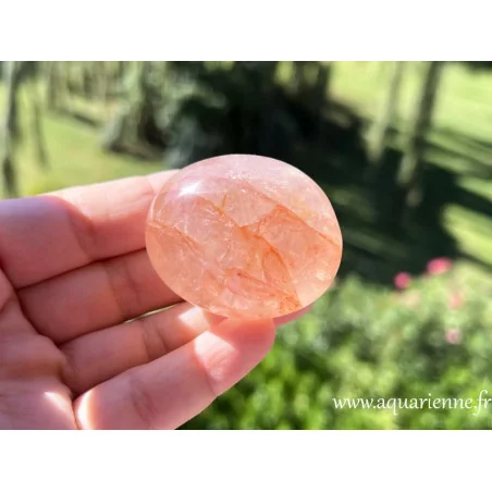 Galet poli de Quartz Hématoïde de Madagascar : 4,9 cm/90g, pièce unique. Pierre hautement énergétique et joyeuse.