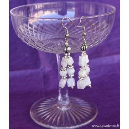 Boucles d'Oreilles en Pierre de Lune et Métal Ciselé "Éclatant"
