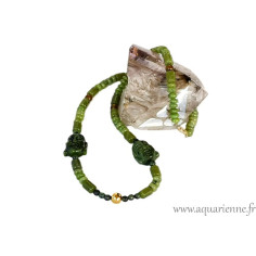 Collier "Prospérité" en Jade Néphrite et Grenat vert (Tsavorite), avec têtes de Bouddha et fermoir plaqué Or. Pièce unique.