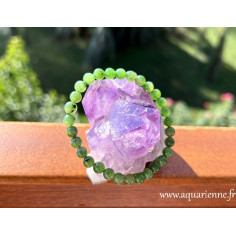 Bracelet en jade néphrite du Canada. Perles rondes de 6mm en jade néphrite de qualité supérieure AA. Bracelet élastiqué.