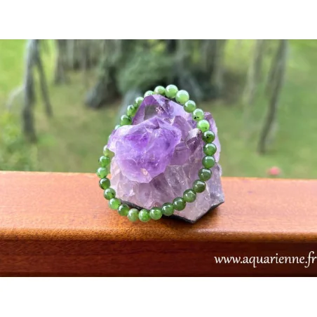 Porter ce bracelet en Jade Néphrite, favorise la sérénité et ouvre la voie à l'abondance. Bracelet boules 6mm, élastiqué.