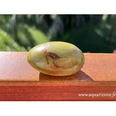 Galet opale verte de Madagascar 84g - Fluidité · Abondance · Renouveau