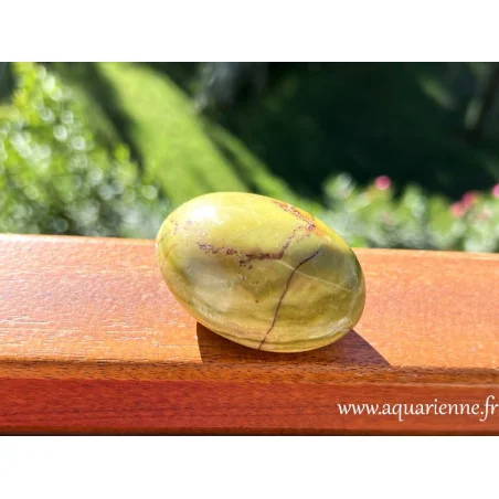 Galet opale verte de Madagascar 84g - Fluidité · Abondance · Renouveau