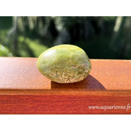 Opale verte de Madagascar, pierre d'abondance. Galet opale verte, pièce unique, commandez dès maintenant.