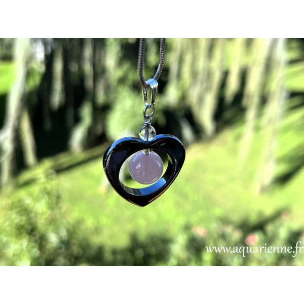Cœur hématite, quartz rose et cristal de roche, le pendentif "Tendresse" est une création Aquarienne en nombre limité.